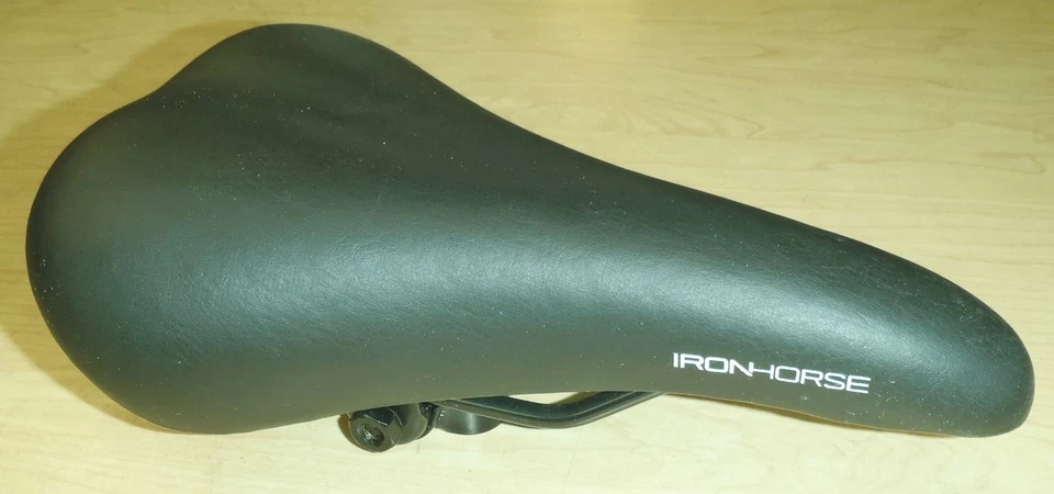 IRON HORSE BLACK BICYCLE SADDLE/SEAT BIKE PARTS 749-30 - Image 1 of 4