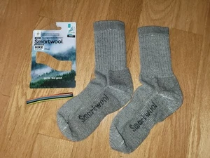 Smartwool Hike Classic Edition Full Cushion Men's Crew Socks, Taupe Size S - Picture 1 of 8