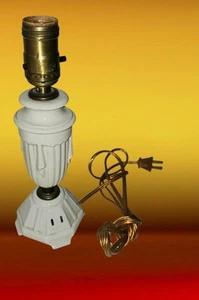 Vintage Fluted White Ceramic Art Deco Lamp Built-in Outlet 1930s- Early '50s - Picture 1 of 6