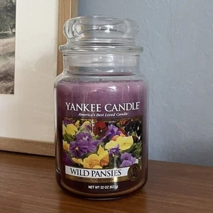 Yankee Candle Large Jar Candle 22 oz WILD PANSIES Floral w/extracts Retired - Bild 1 von 7