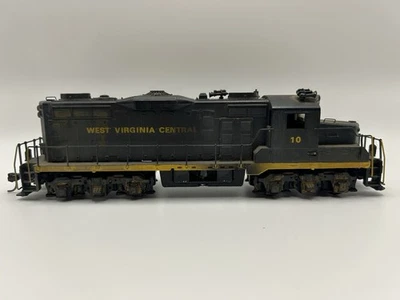 HO Custom Mantua West Virginia Central GP20 Diesel Locomotive - (TESTED) - Image 1 of 4