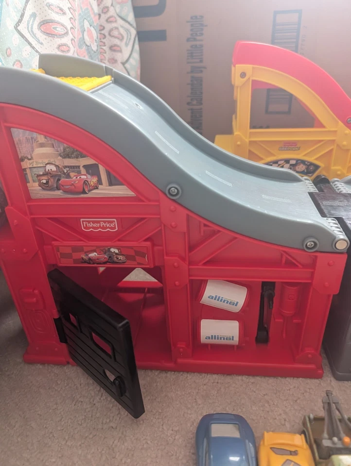 Fisher Price Little People Fold & Go Wheelies Rev N Sounds Disney Cars Rampa Foto 1 de 2