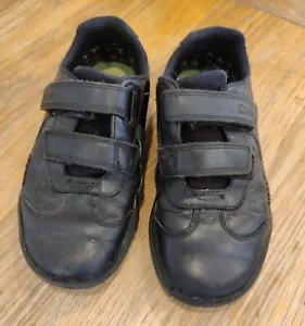 Boys Black Clarks School Shoes Size 2f - Picture 1 of 6