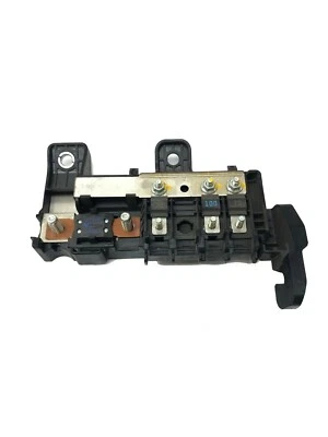 Оригинальный блок предохранителей моторного отсека Cadillac ATS 2013-2017 годов выпуска 22908625 - Изображение 1 из 4