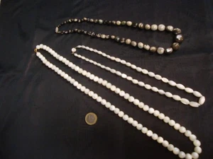 Konvolut Perlmutt-Ketten, z. t. Silberschließen, versch. Farben, versch. Formen - Bild 1 von 16