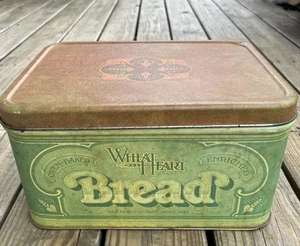 Caja de pan con bisagras corazón de trigo de hojalata de colección 1977 granja tapa roja MCM cabaña cabaña - Imagen 1 de 16