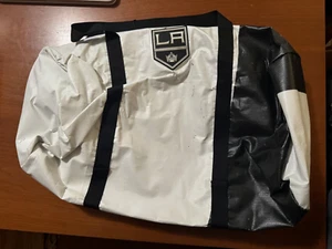 RARE LOS ANGELES KINGS 17" BANNER DUFFEL BAG WHITE & BLACK GAME USED - Picture 1 of 2