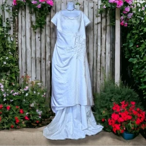 NWOT Wedding Dress - 2X/3X - Picture 1 of 7
