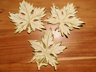 Linge ancien  3 Napperons en forme de feuille vertes et jaunes  ( ref 32 ) - Photo 1/2