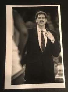 Original 1992 Phil Jackson Press Photo Chicago Bulls Championship Coach Lakers - Picture 1 of 2