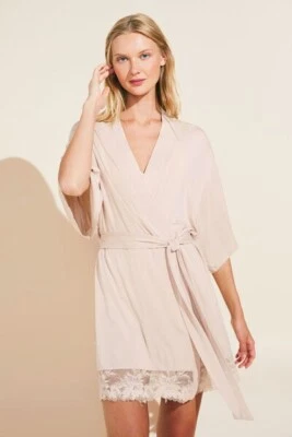 Roupão curto Eberjey L83320 feminino bege rosália acabamento em renda tamanho M - Imagem 1 de 4