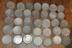 35 VECCHI COPERCHI VINTAGE METALLO ZINCO PER MURATORE BARATTOLI FRUTTA SFERA TAPPI ZINCO - Foto 1 di 6