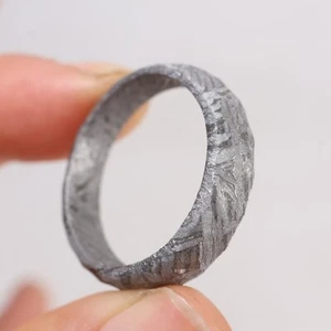 Muonionalusta Meteorit geschnitzter Ring, Größe (US 11) Meteoritenring, AB117 - Bild 1 von 8