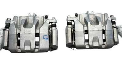 PAR DE PINZAS DE FRENO DE DISCO DEL LADO DEL CONDUCTOR Y PASAJERO DELANTERO DERECHO HONDA CR-V 2023-2024 (2) Foto 1 de 4