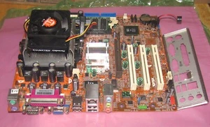 WinFast 760M02GX6LRS AMD Sempron 3000 256 MB DDR AGP 20pin ATX scheda madre - Foto 1 di 6