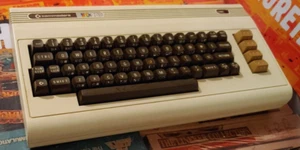 Commodore VIC VC 20 BROTKASTEN (temprano + NT, TVCable) clásico 8 bits de 1982 - Imagen 1 de 7