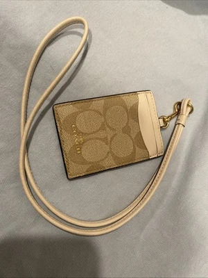 Cordón Coach ID en lona exclusiva dorado/caqui silla de montar, soporte para insignia Foto 1 de 4