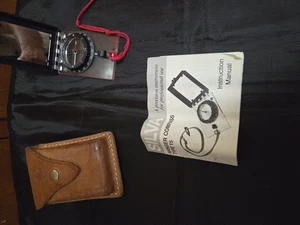 Bussola vintage Silva Ranger tipo 15 con custodia in pelle, cordino, manuale. Svezia. - Foto 1 di 5