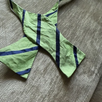 Corbata ajustable a rayas verdes y azules Tommy Hilfiger 100 % seda Foto 1 de 4