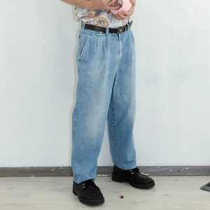 Vintage 90's Burberrys Leisure pleated balloon jeans in light wash - Picture 1 of 7