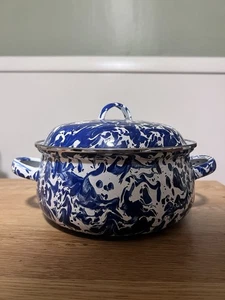 Golden Rabbit Enamelware - 4qt Dutch Oven (Cobalt Swirl) - Picture 1 of 5