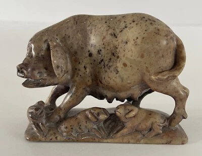 Китайский резной мыльный камень мама свинья и поросята с автографом - Изображение 1 из 4