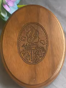 Caja de madera ovalada con antorcha conejito cactus y paloma - Imagen 1 de 5