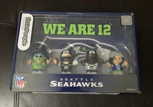 Ensemble collector Fisher Price Seattle Seahawks Little People We Are 12 fans NFL neuf dans sa boîte - Photo 1/10