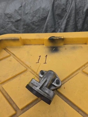 Brida intermedia en bomba de combustible Mercedes Benz Ponton 190 SL Foto 1 de 4