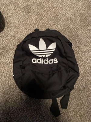 "Mochila Adidas - negra blanca bolsillo interior - exterior - cremallera aproximadamente 12x11""" Foto 1 de 4