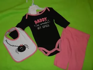 NUEVO ~ Juego de 3 piezas ~ Mameluco de manga larga con hechizo de Halloween, pantalón @ babero ~ talla 3-6 M. - Imagen 1 de 2