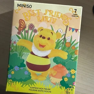 MINISO Disney Winnie the Pooh Best Friends Party Serie Uno Scatola Cieca Giocattoli Regalo - Foto 1 di 10