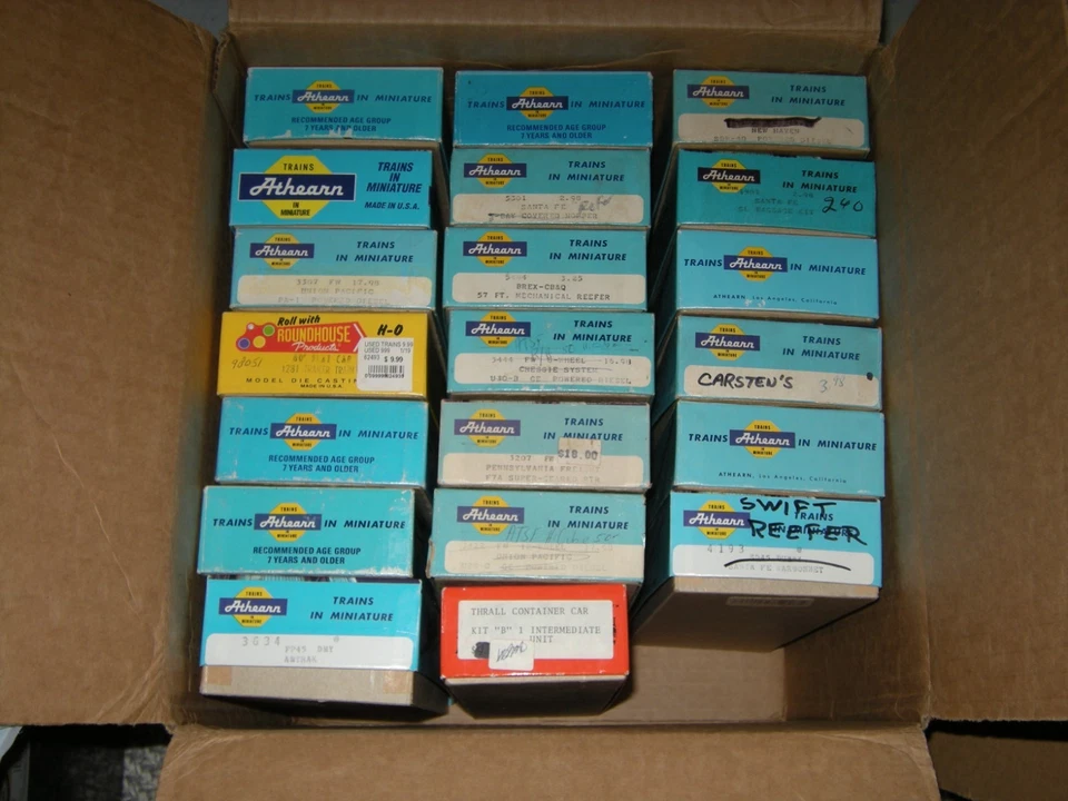 Lote de 20 cajas de tren vacías escala HO, 10 3/4", en su mayoría Athearn Foto 1 de 1