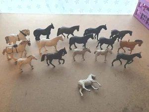 Vintage Großbritannien 15 x Pferd Kunststoff Figuren, 1 x Esel & 2 x Cherilea Pferde. - Bild 1 von 23
