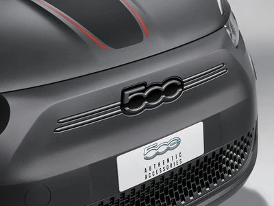 LOGO FRONTALE PER FIAT 500E GRIGIO OPACO 50290323 - Immagine 1 di 3