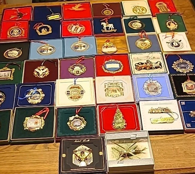 Lote de 38 adornos históricos de Navidad de la Casa Blanca años 80-2019 por favor leer  Foto 1 de 4