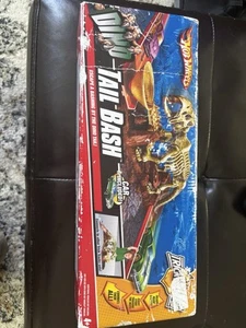 Hot Wheels Dino Tail Bash Stunt Set Trick Tracks *One Car Included* New In Box - Picture 1 of 6
