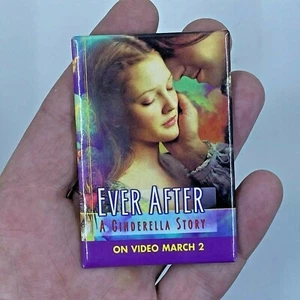 Ever After A Cinderella Story 1999 VHS Película Promo PIN Insignia Pinback Botón - Imagen 1 de 4