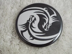 Dragones Yin Yang ~ Pin Retroceso Botón de 2-1/4" (A28) - Imagen 1 de 2