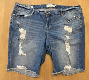 Super Cute Torrid Denim Boyfriend Shorts 22 ~ Distressed - Picture 1 of 3