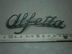ALFA ROMEO ALFETTA LOGO EMBLEMA FREGIO STEMMA SCRITTA BADGE ORIGINALE MAGGI MI - Imagen 1 de 4