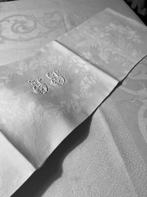 Linge Ancien 1 Petite Nappe Sur Nappe De Mariage Damassé De Soie Monogramme J S - Photo 1/4