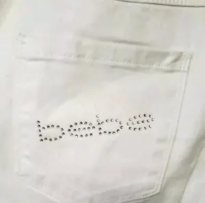Neu mit Etikett BEBE Damen-JEANSHORTS weiß Größe 32 silberfarbene Perlen Gesäßtasche $ 59,00 - Bild 1 von 5