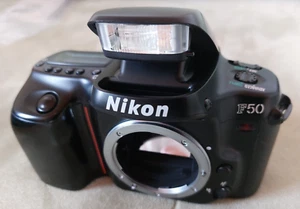 Nikon F50 SLR Kameragehäuse, Autofokus,  eingebauter Blitz, Batterie neu - Bild 1 von 11