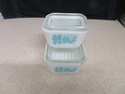 Pyrex Amish Butterprint Refrigerator dishes, 501 & 502, set of 2 w/lids - Image 1 of 4