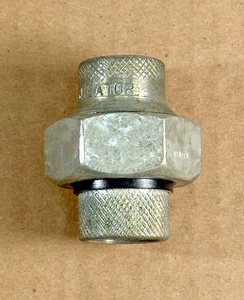 NOS Watts 3/4” LF3004 Dielectric Union 3/4 In FPT x FPT 250 Psi Galvanized - Picture 1 of 5