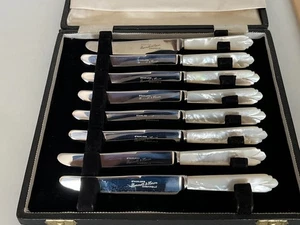 GEHÄUSE SET MIT 8 PERLMUTTGRIFF UND ROSTFREIEN TEEMESSERN (MOP-NNN) 6,25" - Bild 1 von 7