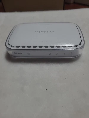 Netgear 5 Port/100 Mbps Switch FS605  v3 - Image 1 of 4