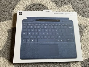 Microsoft Surface Slim Pen (2nd Edition) and Pro Keyboard for Pro (11th Edition) - Picture 1 of 4