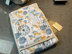 Gisela Graham Blue Meadow Design Floral Spring Oven Gloves BNWT - Picture 1 of 3